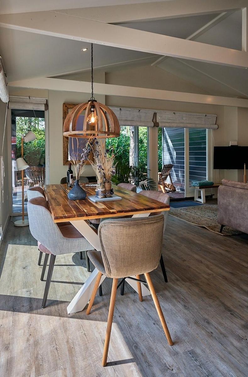 Holiday home Zen-bungalow No 5 Met Sauna En Hottub Rheezerveen