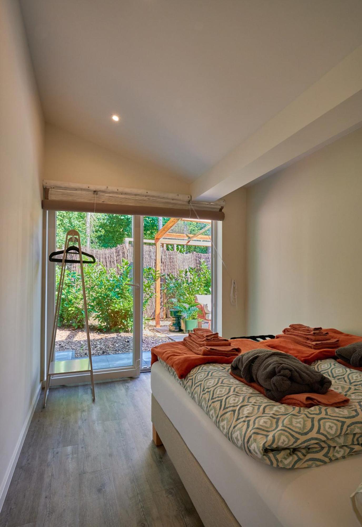 Holiday home Zen-bungalow No 5 Met Sauna En Hottub Rheezerveen